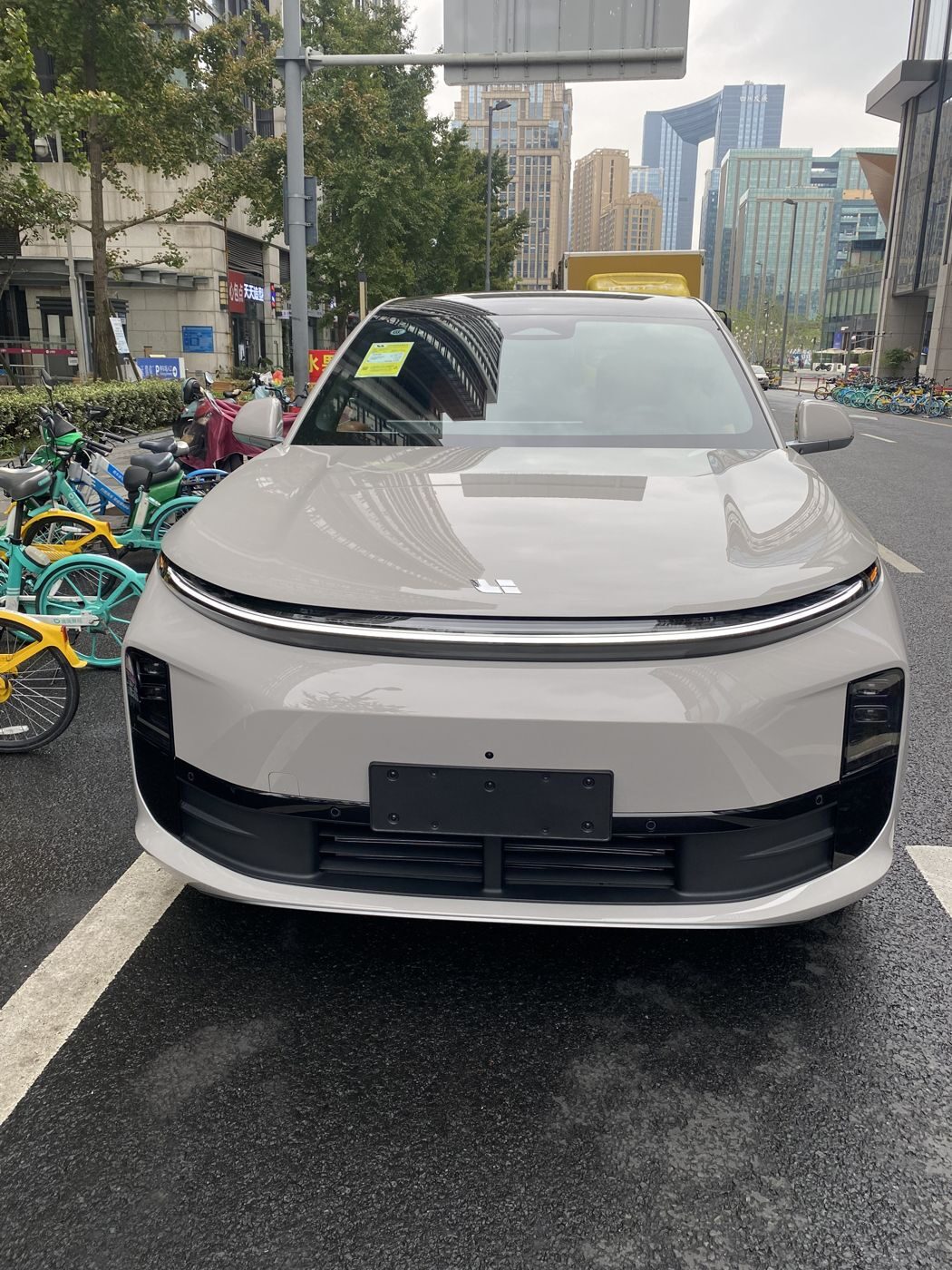 btt918 MEGA 高压纯电 MPV
